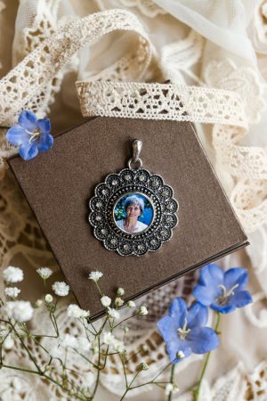 Medalion ślubny do bukietu zdjęcie portret na pamiątkę wisiorek kwiat