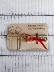 Urodzinowy bon upominkowy drewniany grawerowany Prezent voucher