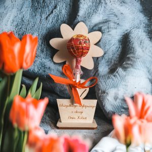 Drewniany kwiat lizak na Dzień Kobiet z grawerem Upominek prezent