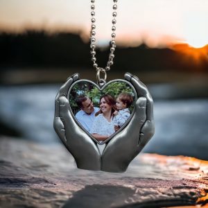 Zawieszka metalowa ze zdjęciem serce na dłoni dla niego dla niej