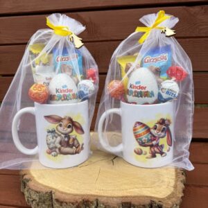 Kubek wielkanocny ze słodyczami